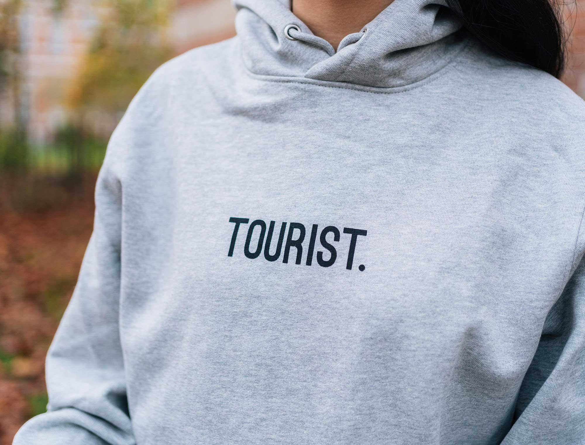 Grijze hoodie met opdruk TOURIST.